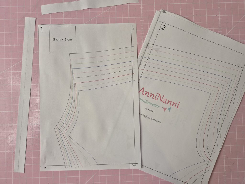 Schnittmuster Ausdruck: Seitenrand links und oben abschneiden, um die Passmarken exakt aneinanderkleben zu können